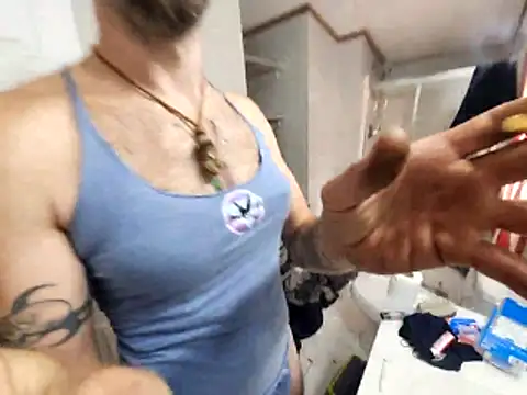 Snapshot of Bi_curious86 chatting on 18, 10, 2025 Bi curious86 online show from 18, 10, 2025