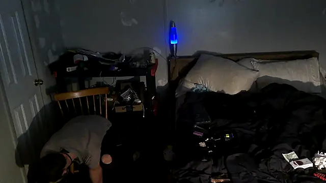 Snapshot of Bi_curious86 chatting on 8, 11, 2025 Bi curious86 online show from 8, 11, 2025