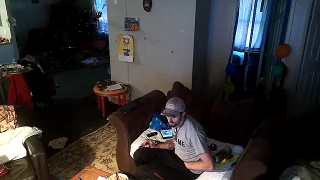 Snapshot of Bi_curious86 chatting on 12, 11, 2025 Bi curious86 online show from 12, 11, 2025