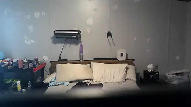 Snapshot of Bi_curious86 chatting on 17, 11, 2025 Bi curious86 online show from 17, 11, 2025