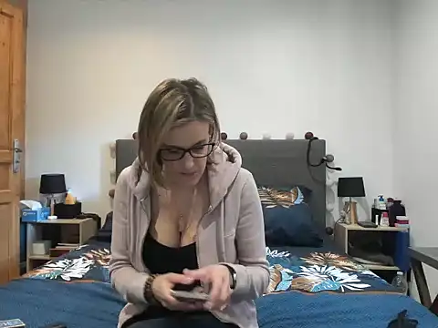 Madame Callie online show from 7, 4, 2026