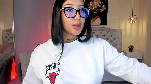 ayshel   online show from 5, 2, 2025