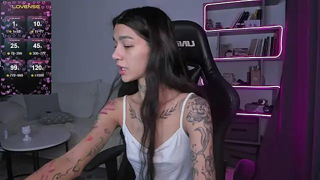 Snapshot of vinkitinkii chatting on 23, 12, 2024 vinkitinkii online show from 23, 12, 2024