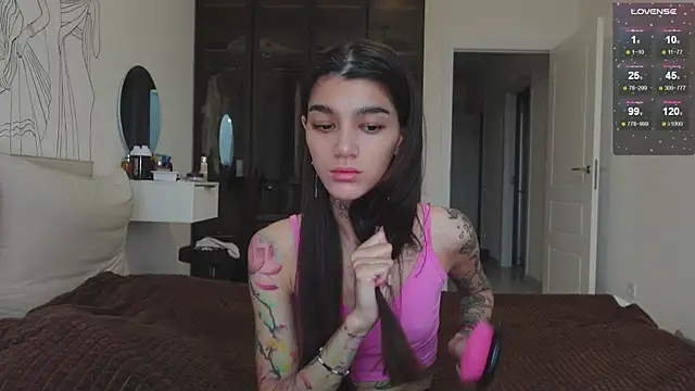 Snapshot of vinkitinkii chatting on 25, 10, 2025 vinkitinkii online show from 25, 10, 2025