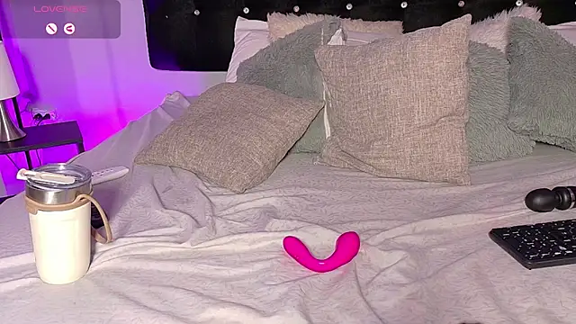 charlotteeruss online show from 22, 12, 2024