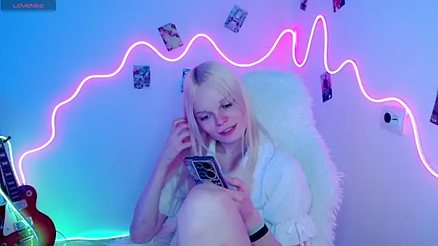 Snapshot of Emily_Nyaffee chatting on 19, 10, 2025 Emily Nyaffee online show from 19, 10, 2025