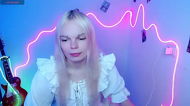 Snapshot of Emily_Nyaffee chatting on 27, 10, 2025 Emily Nyaffee online show from 27, 10, 2025