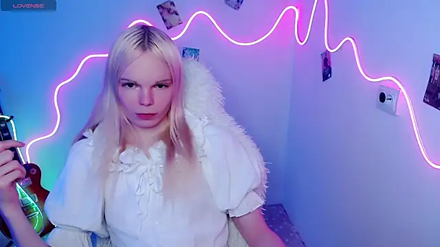 Snapshot of Emily_Nyaffee chatting on 28, 10, 2025 Emily Nyaffee online show from 28, 10, 2025