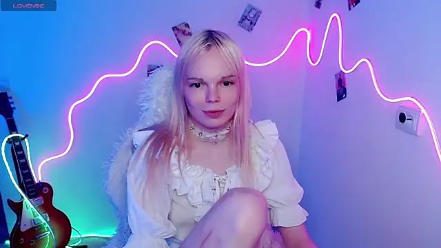 Snapshot of Emily_Nyaffee chatting on 31, 10, 2025 Emily Nyaffee online show from 31, 10, 2025