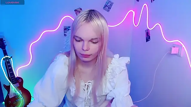 Snapshot of Emily_Nyaffee chatting on 1, 11, 2025 Emily Nyaffee online show from 1, 11, 2025