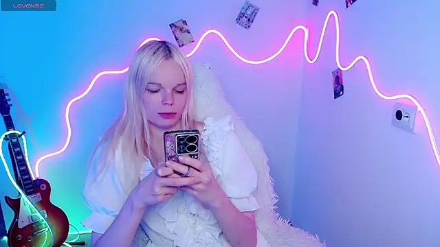 Snapshot of Emily_Nyaffee chatting on 3, 11, 2025 Emily Nyaffee online show from 3, 11, 2025