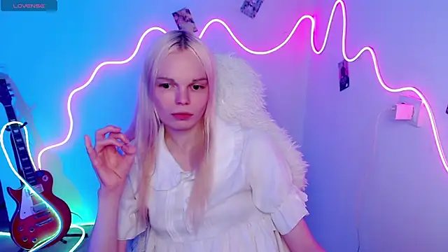 Snapshot of Emily_Nyaffee chatting on 6, 11, 2025 Emily Nyaffee online show from 6, 11, 2025