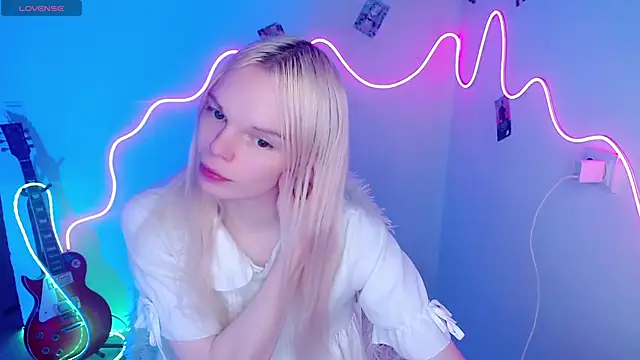 Snapshot of Emily_Nyaffee chatting on 8, 11, 2025 Emily Nyaffee online show from 8, 11, 2025