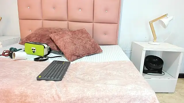 Snapshot of lhiamfit chatting on 9, 11, 2025 lhiamfit online show from 9, 11, 2025