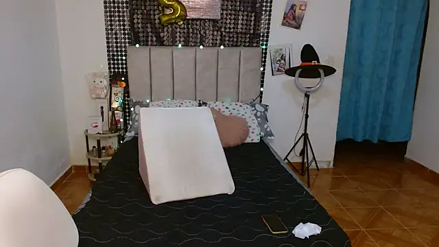 Snapshot of Wilson_Siara chatting on 17, 10, 2025 Wilson Siara online show from 17, 10, 2025