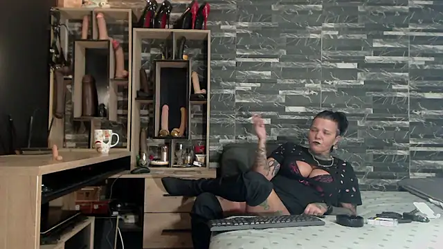 Snapshot of Mistress_Miry chatting on 6, 12, 2024 Mistress Miry online show from 6, 12, 2024