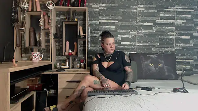 Snapshot of Mistress_Miry chatting on 11, 12, 2024 Mistress Miry online show from 11, 12, 2024