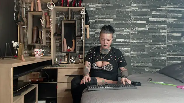 Snapshot of Mistress_Miry chatting on 23, 12, 2024 Mistress Miry online show from 23, 12, 2024