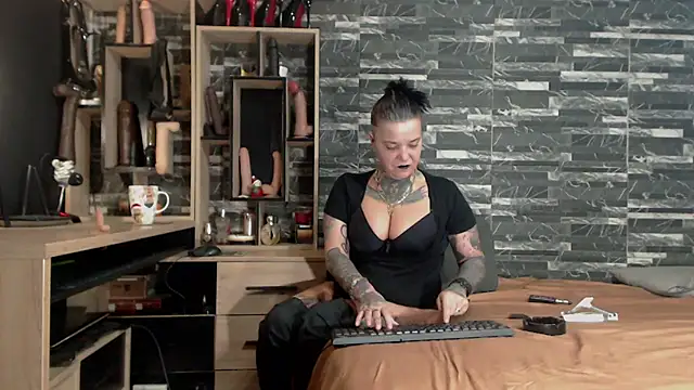 Snapshot of Mistress_Miry chatting on 12, 1, 2025 Mistress Miry online show from 12, 1, 2025