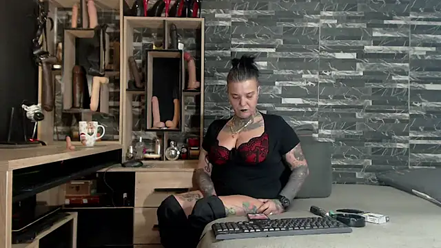 Snapshot of Mistress_Miry chatting on 14, 1, 2025 Mistress Miry online show from 14, 1, 2025