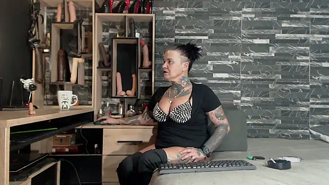 Snapshot of Mistress_Miry chatting on 15, 1, 2025 Mistress Miry online show from 15, 1, 2025