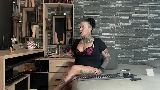 Snapshot of Mistress_Miry chatting on 18, 1, 2025 Mistress Miry online show from 18, 1, 2025