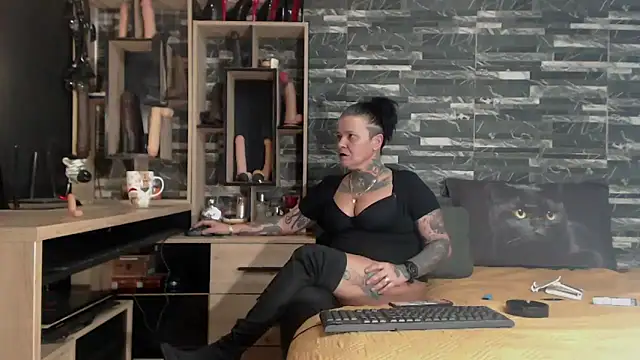 Snapshot of Mistress_Miry chatting on 29, 1, 2025 Mistress Miry online show from 29, 1, 2025