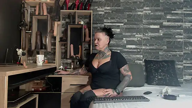 Snapshot of Mistress_Miry chatting on 8, 2, 2025 Mistress Miry online show from 8, 2, 2025