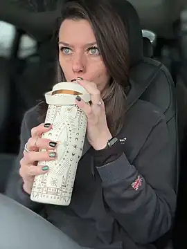 LadyLena1 online show from 4, 1, 2025