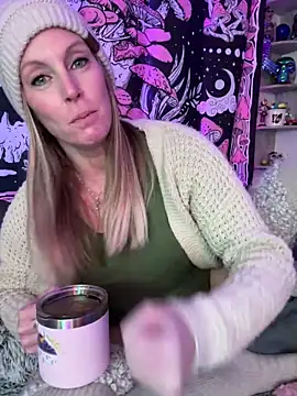 ItsDanniG online show from 4, 3, 2025