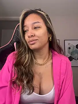 Snapshot of DianaHopson chatting on 8, 10, 2025 DianaHopson online show from 8, 10, 2025