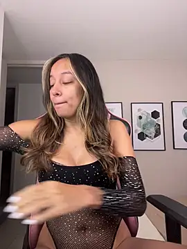 Snapshot of DianaHopson chatting on 11, 10, 2025 DianaHopson online show from 11, 10, 2025