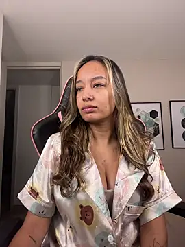 Snapshot of DianaHopson chatting on 12, 10, 2025 DianaHopson online show from 12, 10, 2025