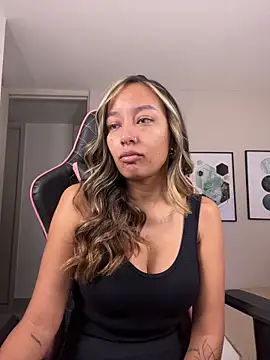 Snapshot of DianaHopson chatting on 14, 10, 2025 DianaHopson online show from 14, 10, 2025