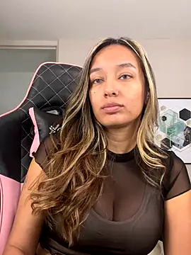 Snapshot of DianaHopson chatting on 15, 10, 2025 DianaHopson online show from 15, 10, 2025