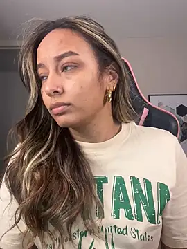 Snapshot of DianaHopson chatting on 24, 10, 2025 DianaHopson online show from 24, 10, 2025