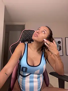 Snapshot of DianaHopson chatting on 31, 10, 2025 DianaHopson online show from 31, 10, 2025