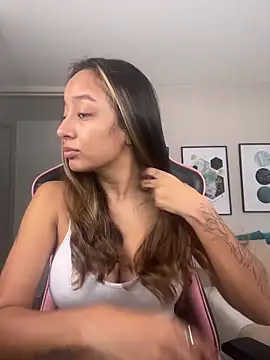 Snapshot of DianaHopson chatting on 9, 11, 2025 DianaHopson online show from 9, 11, 2025