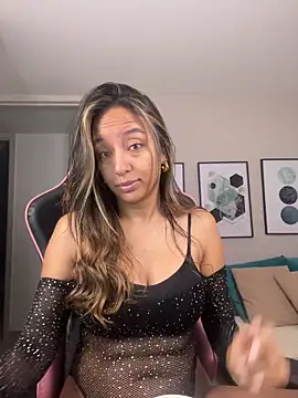 Snapshot of DianaHopson chatting on 11, 11, 2025 DianaHopson online show from 11, 11, 2025