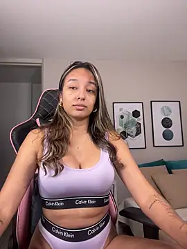 Snapshot of DianaHopson chatting on 12, 11, 2025 DianaHopson online show from 12, 11, 2025