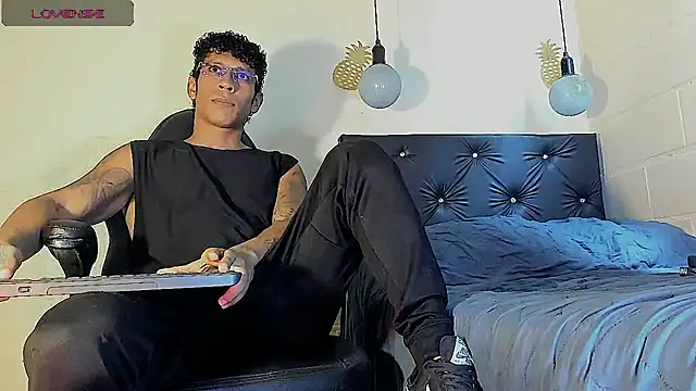 FuckHardlove online show from 2, 3, 2025