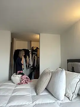 Snapshot of Ameellie chatting on 2, 11, 2025 Ameellie online show from 2, 11, 2025