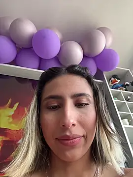 Snapshot of Ameellie chatting on 12, 11, 2025 Ameellie online show from 12, 11, 2025