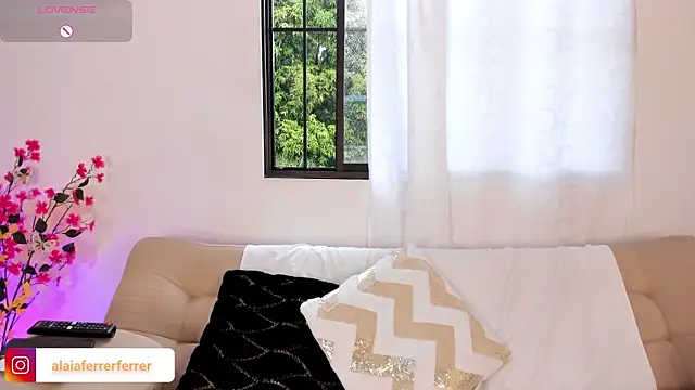 Alaia Ferrer  online show from 11, 10, 2025