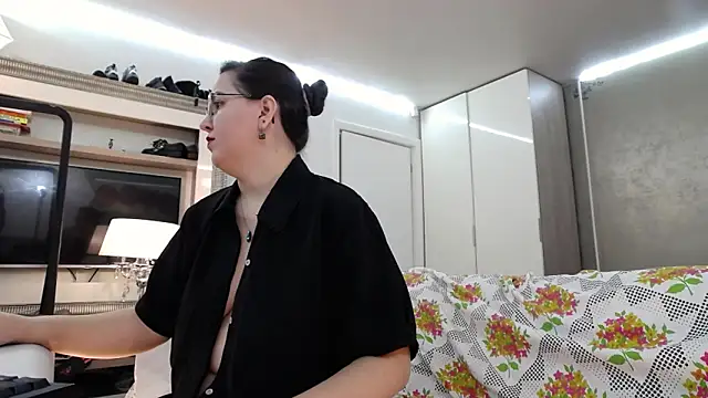 ILoveToFeelU online show from 24, 11, 2025