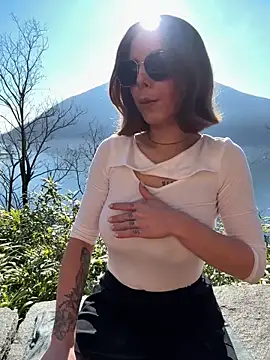 Mia Railey online show from 5, 2, 2026