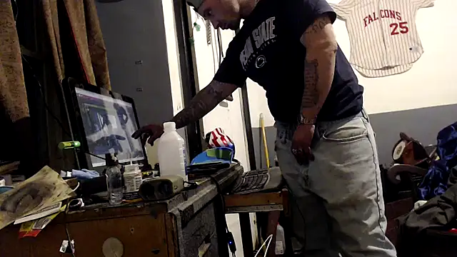 Snapshot of sledge901 chatting on 6, 11, 2025 sledge901 online show from 6, 11, 2025