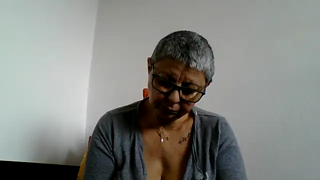 roseblak42 online show from 15, 12, 2025