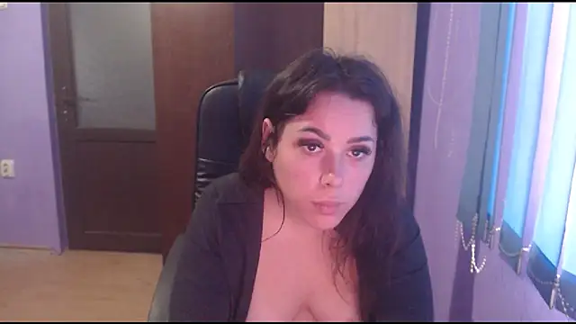 LovelyJulliette online show from 2, 2, 2025