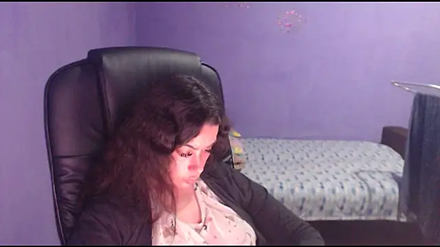 LovelyJulliette online show from 4, 2, 2025